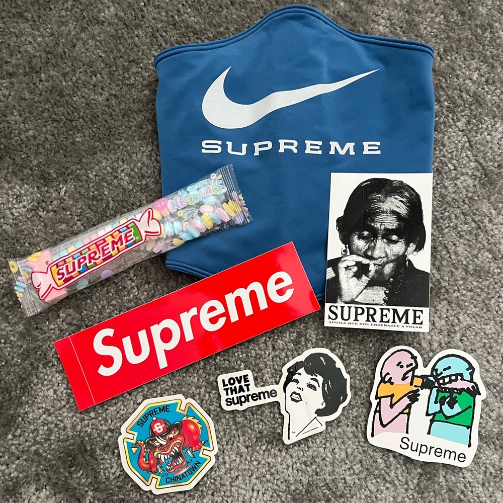 Supreme Nike neck warmer